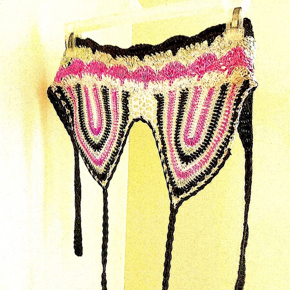 **SOLD**Handmade Crochet Bralette/Bikini Top (A-C) - Picture 4 of 6